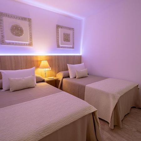 Отель Petit Malaga Congress Экстерьер фото